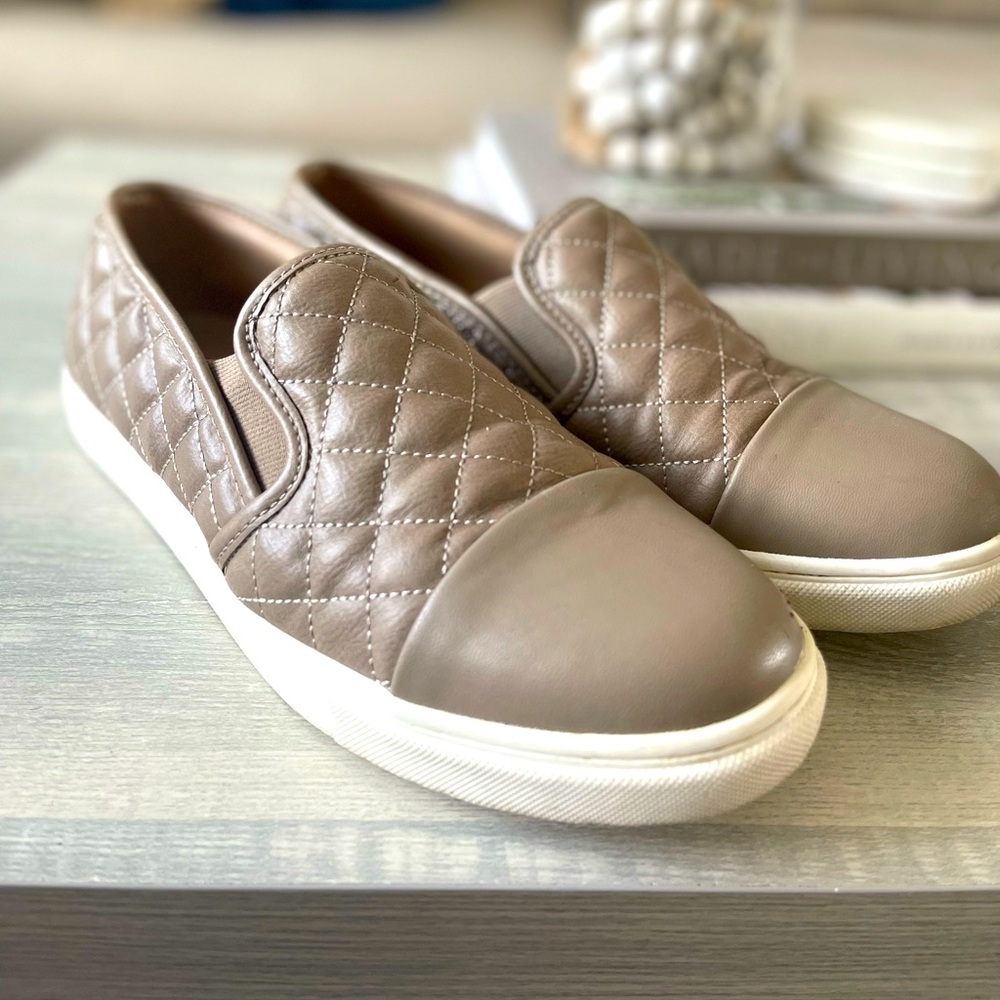Steve Madden Tan Flats - 11M